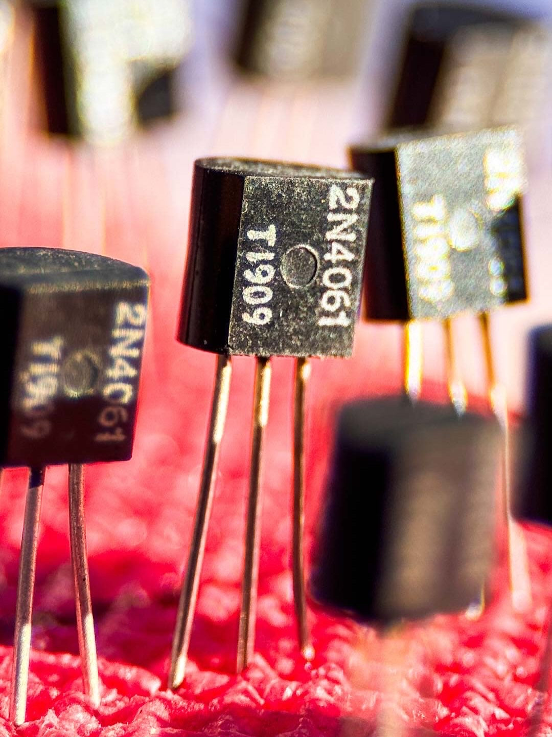 Special Reserve ZO: - with Texas Instruments 2n4061 Transistors
