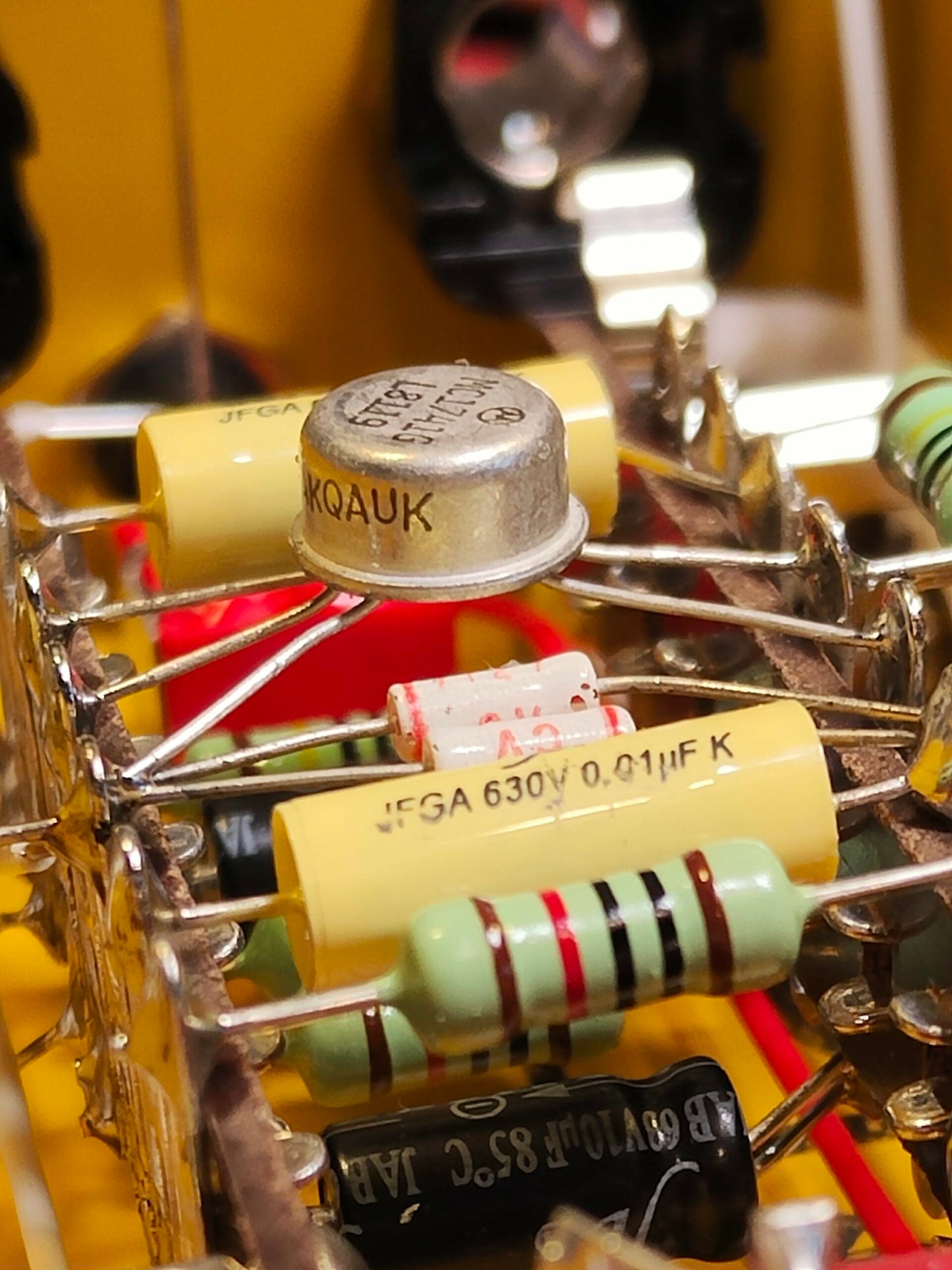 Plus Distortion - Classic 70s distortion with vintage metal can op amp