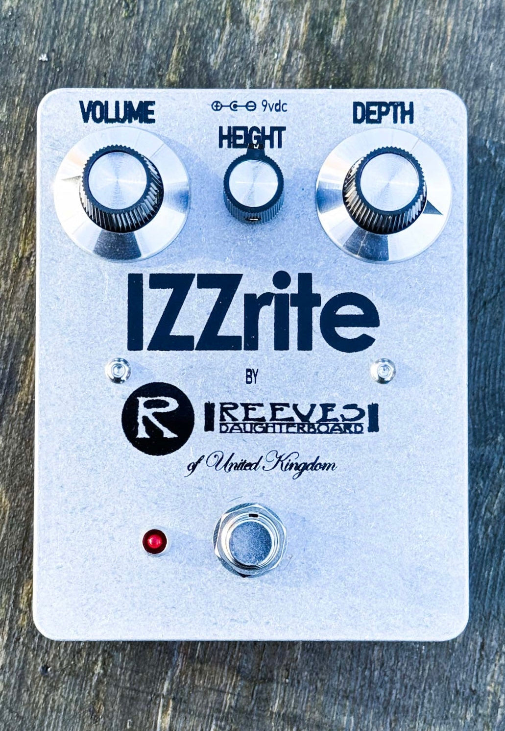 Izzrite Fuzz with Bias control – ReevesElectro Point to Point Guitar Pedals