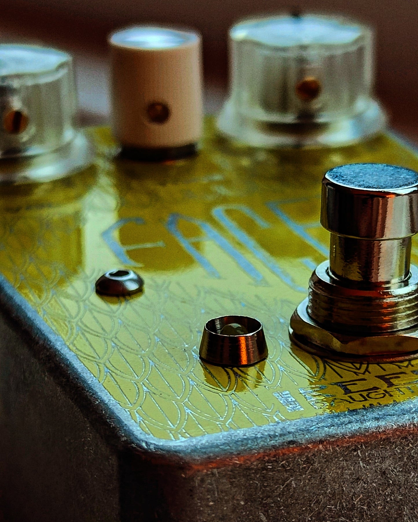 Facet IZ - Vintage Transistor FuzzFa~e with tone control