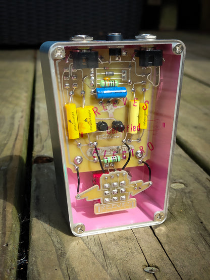 Facet IZ - Vintage Transistor FuzzFa~e with tone control