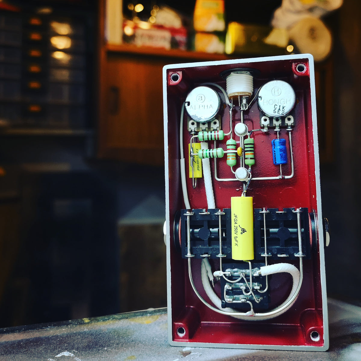 2n2FACE – 'Thowback' High Volume Silicon FuzzFa(e