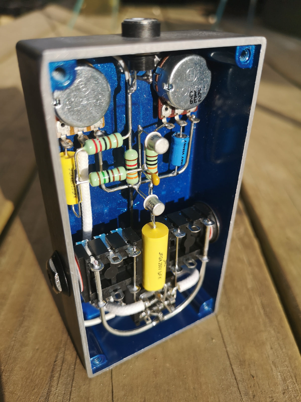 2n2FACE – 'Thowback' High Volume Silicon FuzzFa(e