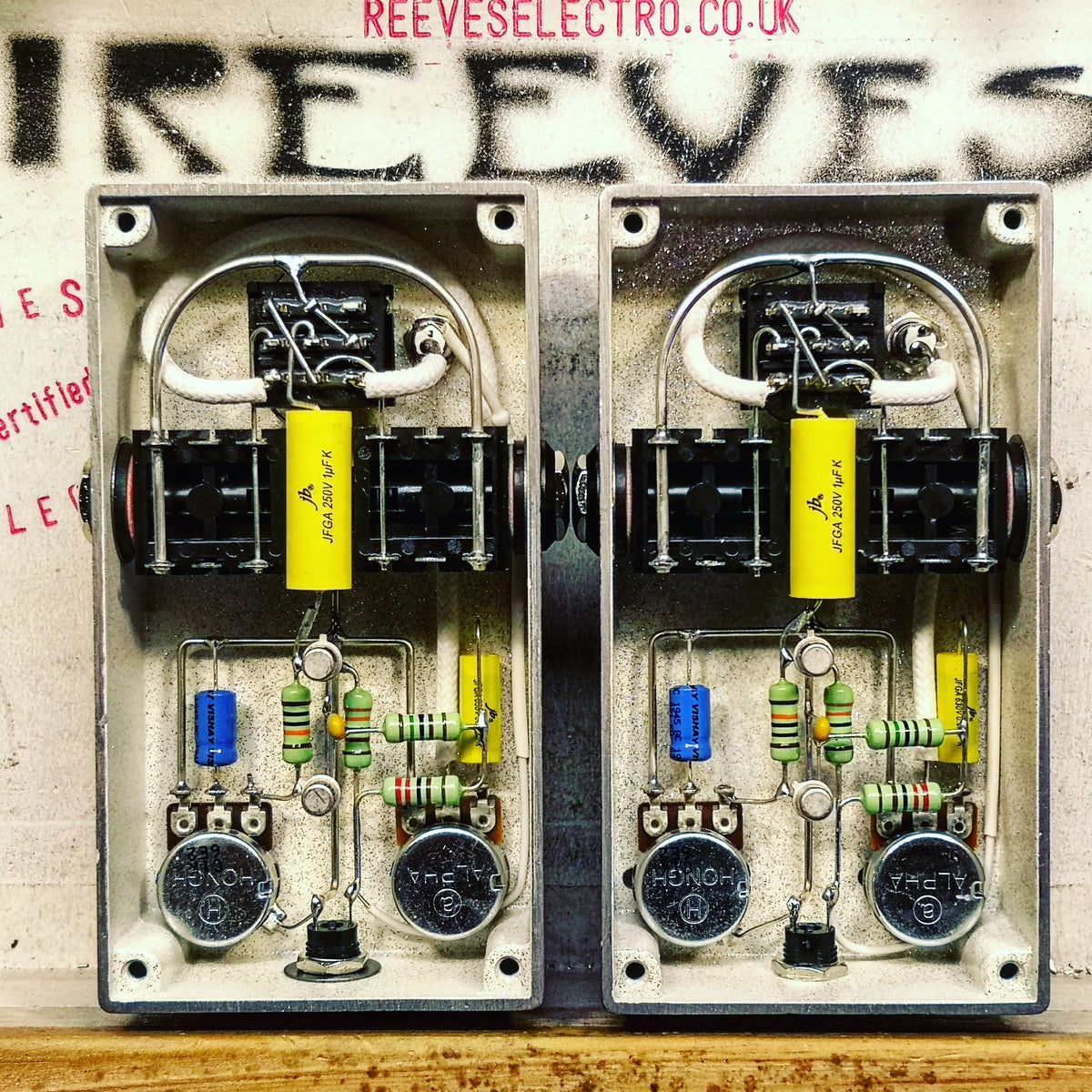 2n2FACE – 'Thowback' High Volume Silicon FuzzFa(e